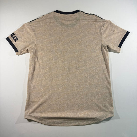 Manchester United 2019/20 away player issue