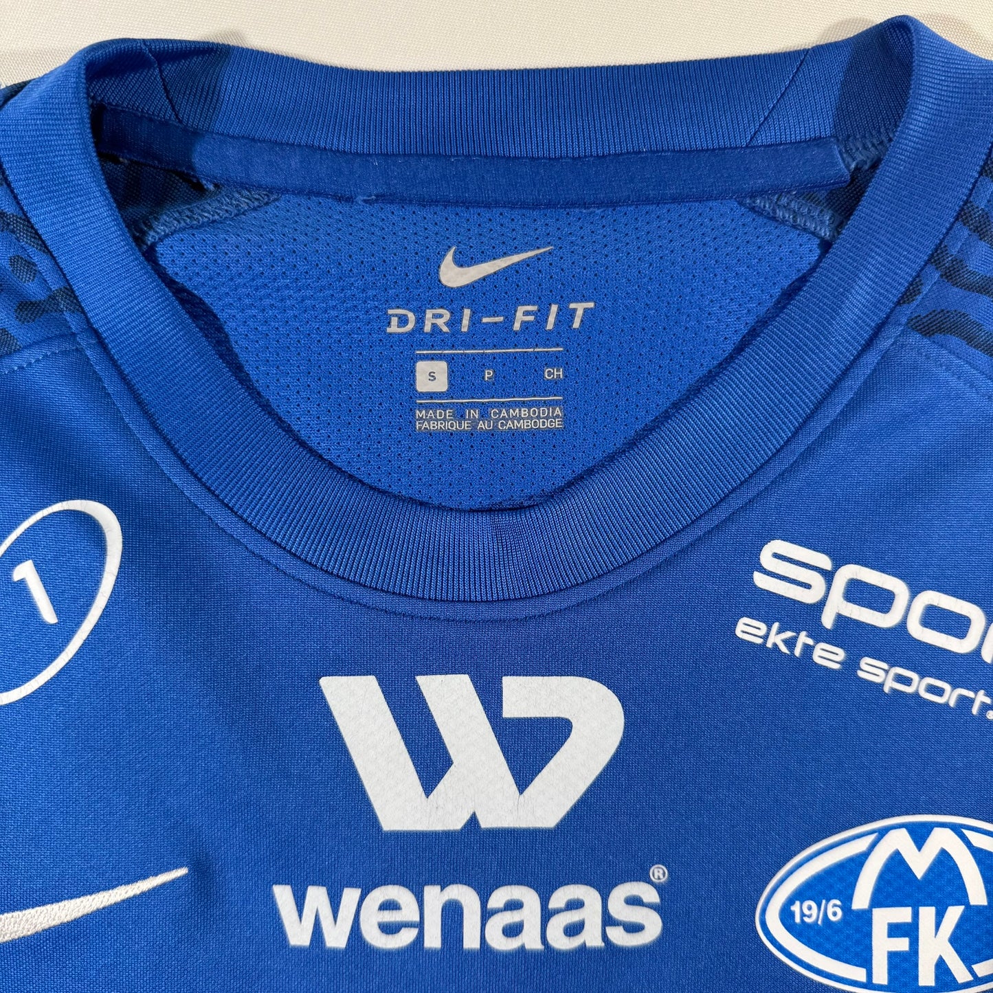 Molde FK 2021 home, signed by the first team