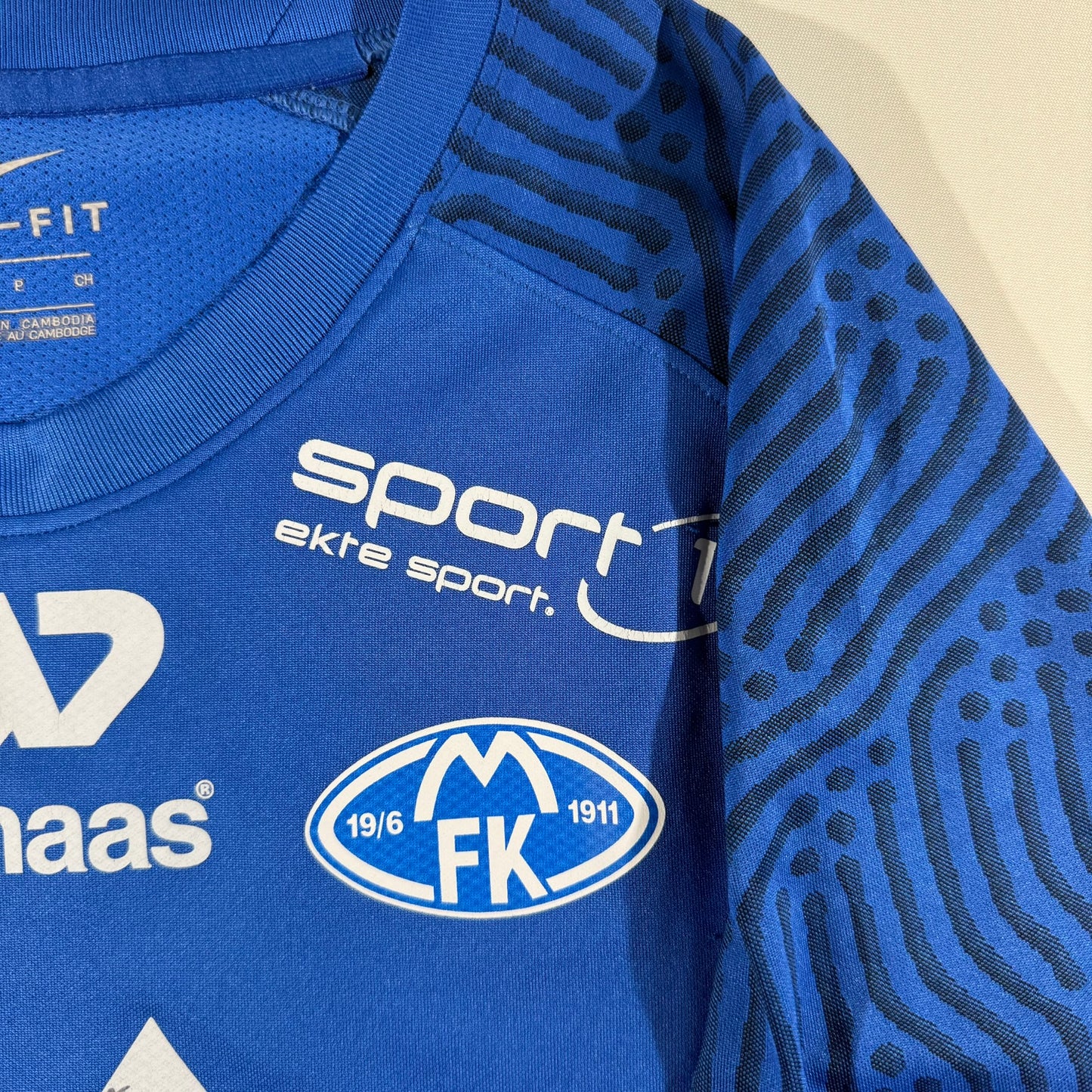Molde FK 2021 home, signed by the first team
