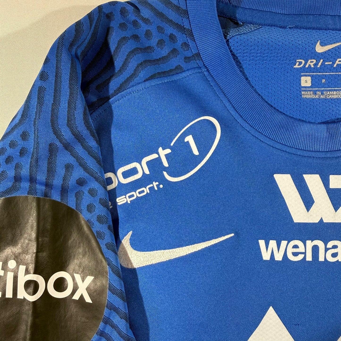 Molde FK 2021 home, signed by the first team