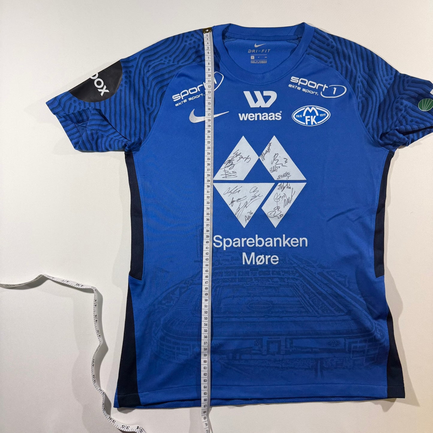 Molde FK 2021 home, signed by the first team