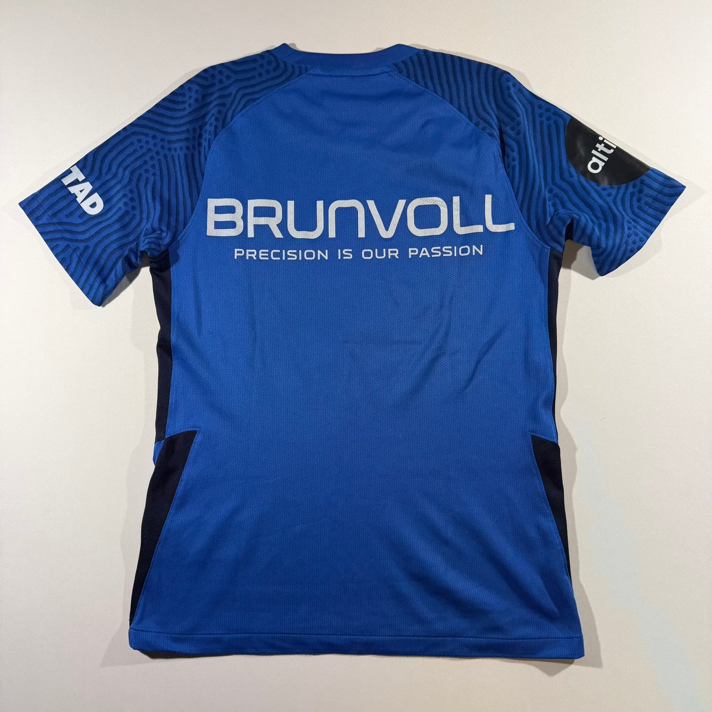 Molde FK 2021 home, signed by the first team