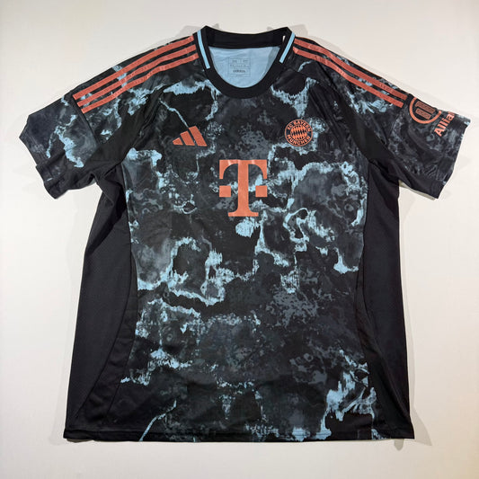 Bayern 2024/25 away #25 Thomas Müller