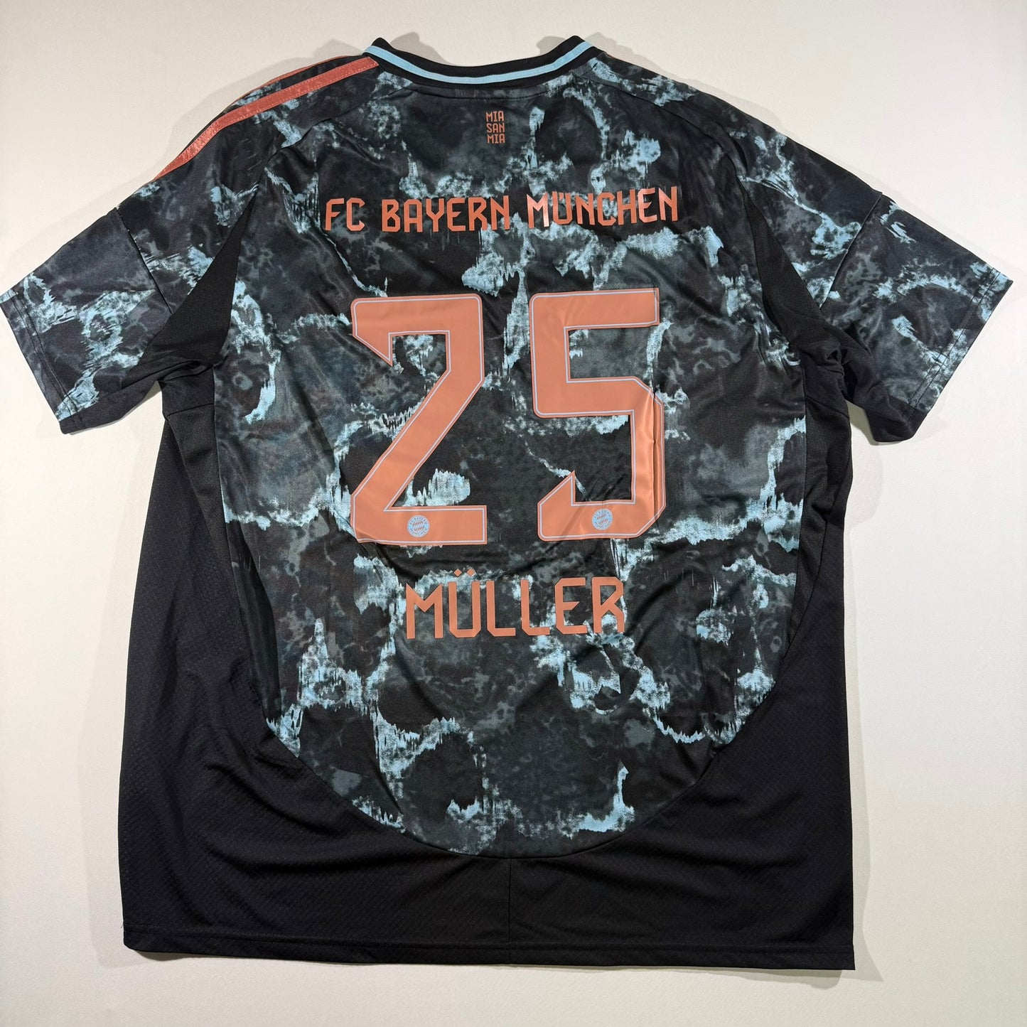 Bayern 2024/25 away #25 Thomas Müller