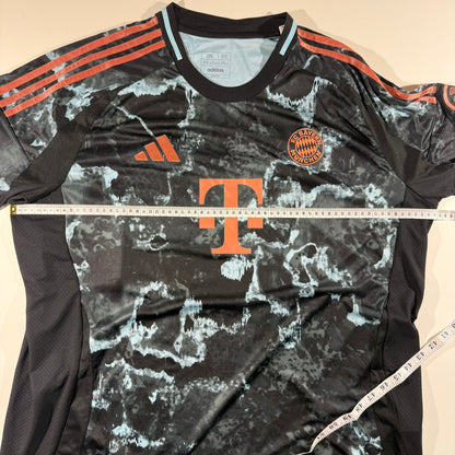 Bayern 2024/25 away #25 Thomas Müller