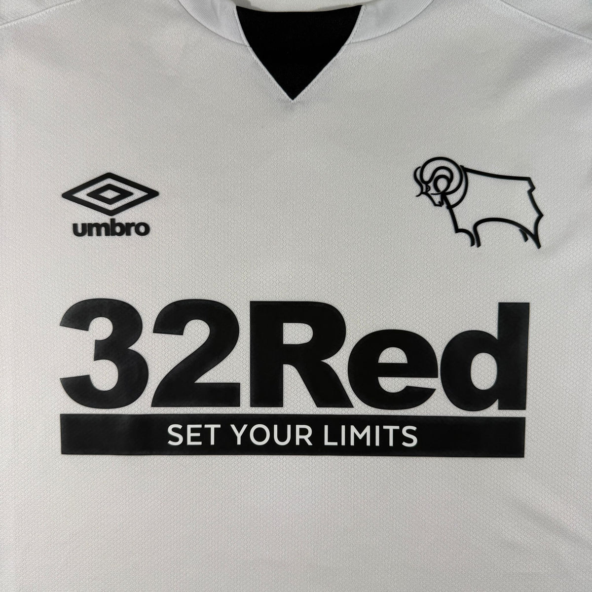 Derby Country 2021/22 home (L)