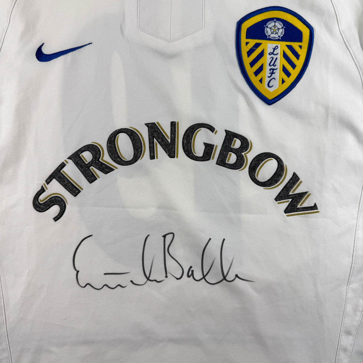 Leeds United 2002/03 home signed #19 Eirik Bakke (L)