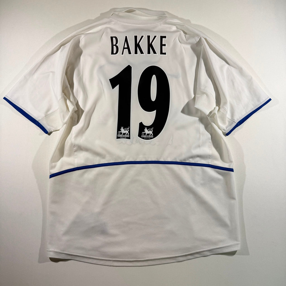 Leeds United 2002/03 home signed #19 Eirik Bakke (L)