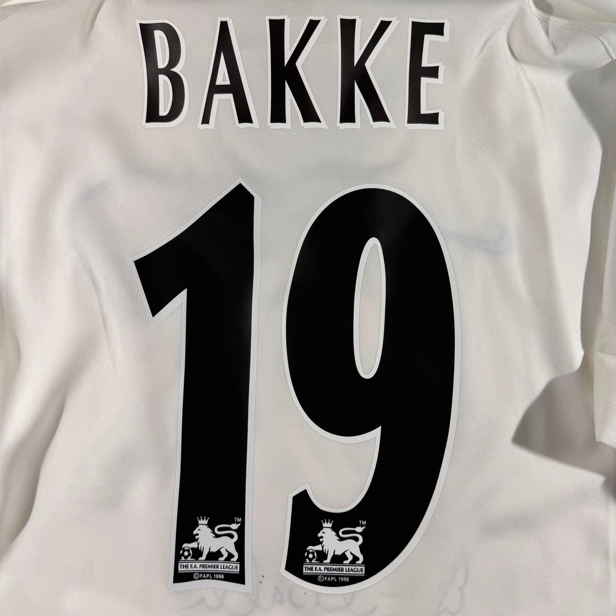 Leeds United 2002/03 home signed #19 Eirik Bakke (L)