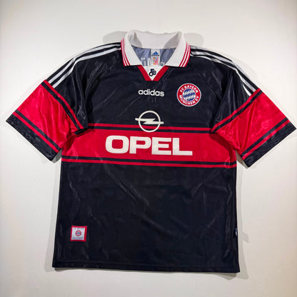 Bayern 1997-99 home #10 Lothar Matthäus (L)