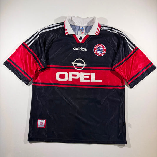 Bayern 1997-99 home #10 Lothar Matthäus (L)