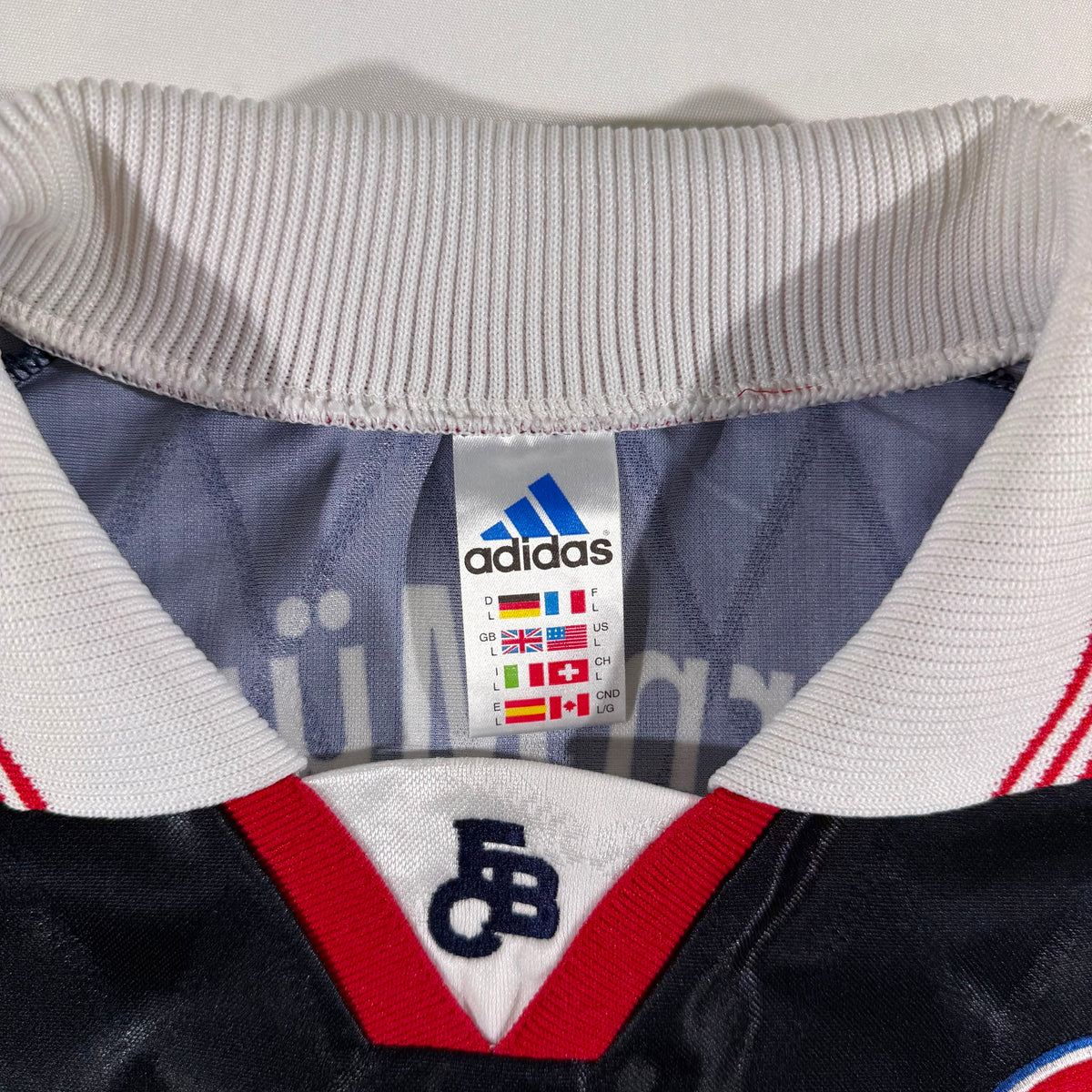 Bayern 1997-99 home #10 Lothar Matthäus (L)