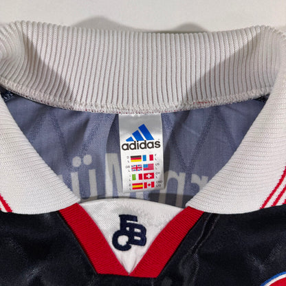 Bayern 1997-99 home #10 Lothar Matthäus (L)