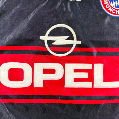 Bayern 1997-99 home #10 Lothar Matthäus (L)