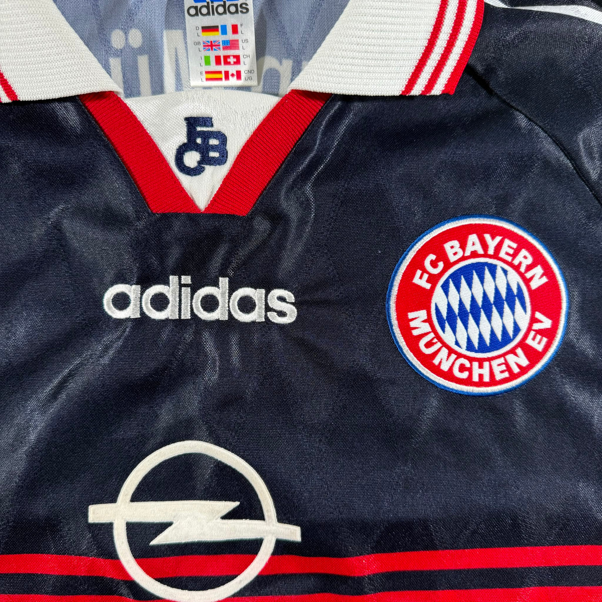 Bayern 1997-99 home #10 Lothar Matthäus (L)