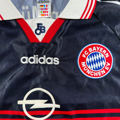 Bayern 1997-99 home #10 Lothar Matthäus (L)