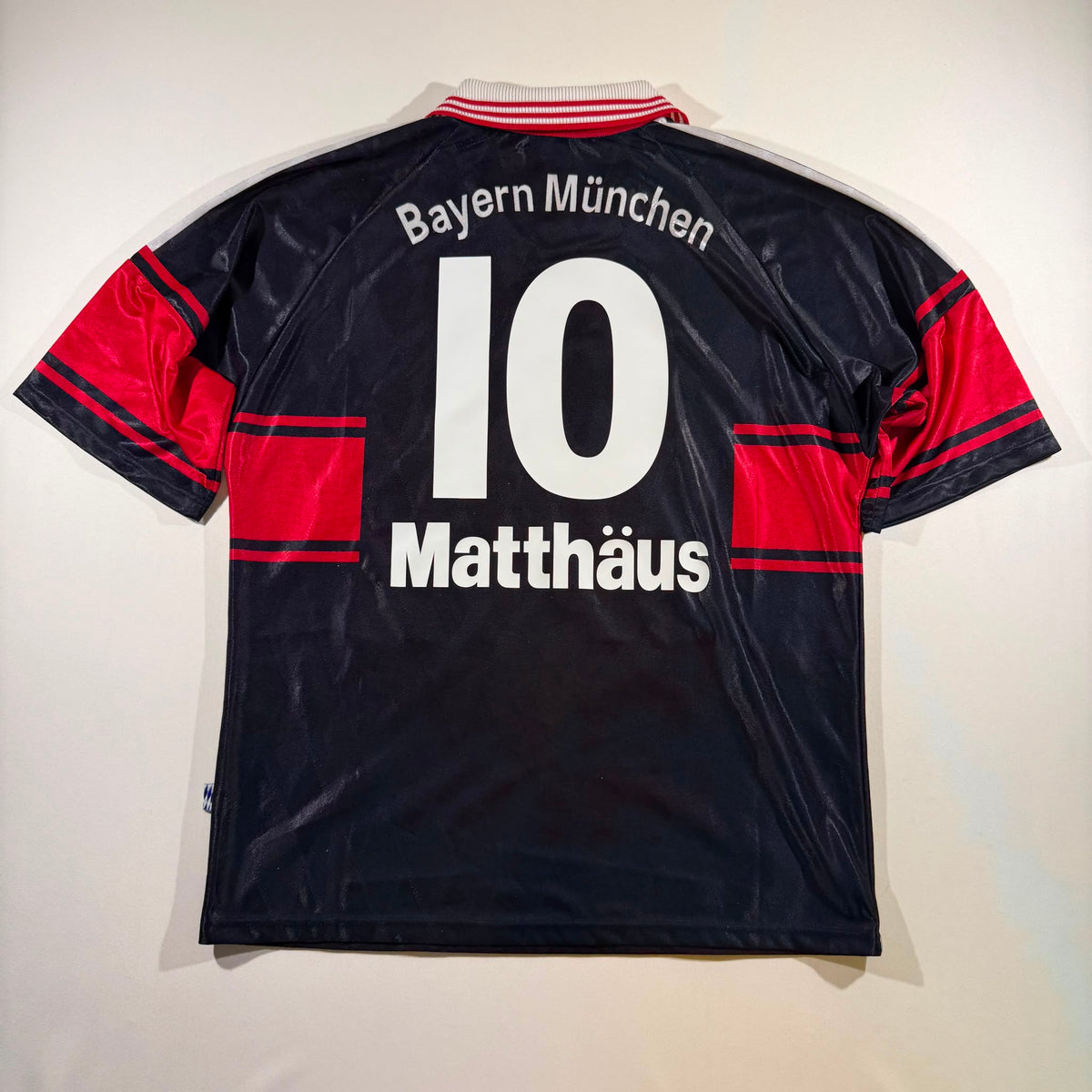 Bayern 1997-99 home #10 Lothar Matthäus (L)