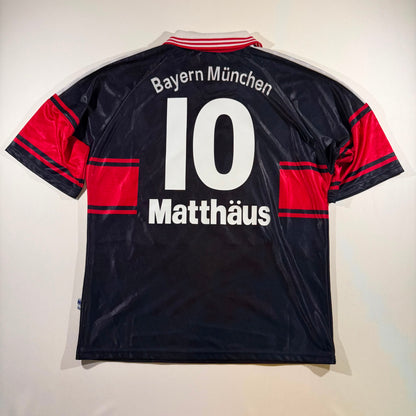 Bayern 1997-99 home #10 Lothar Matthäus (L)