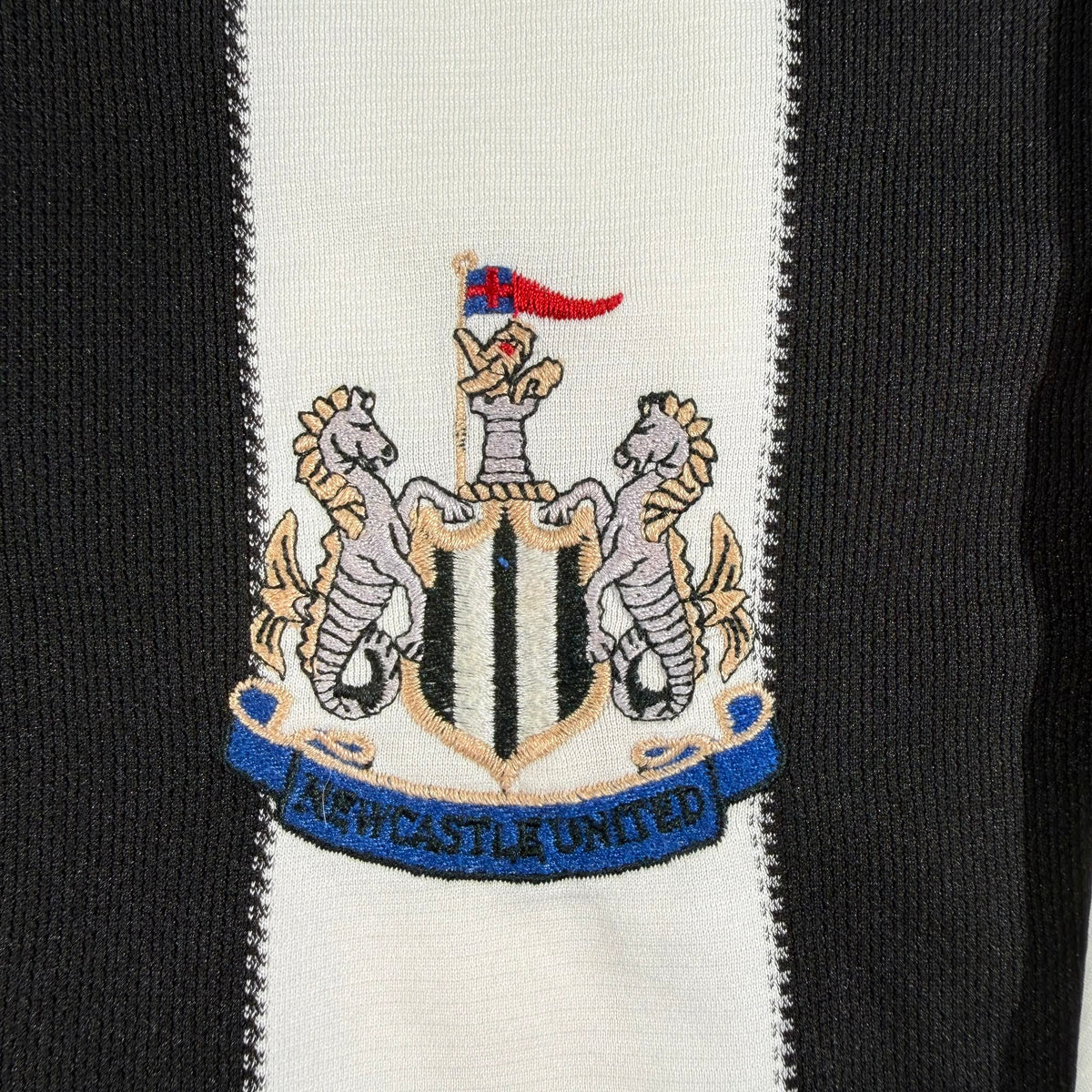 Newcastle 1995/96 home #9 Alan Shearer (L)