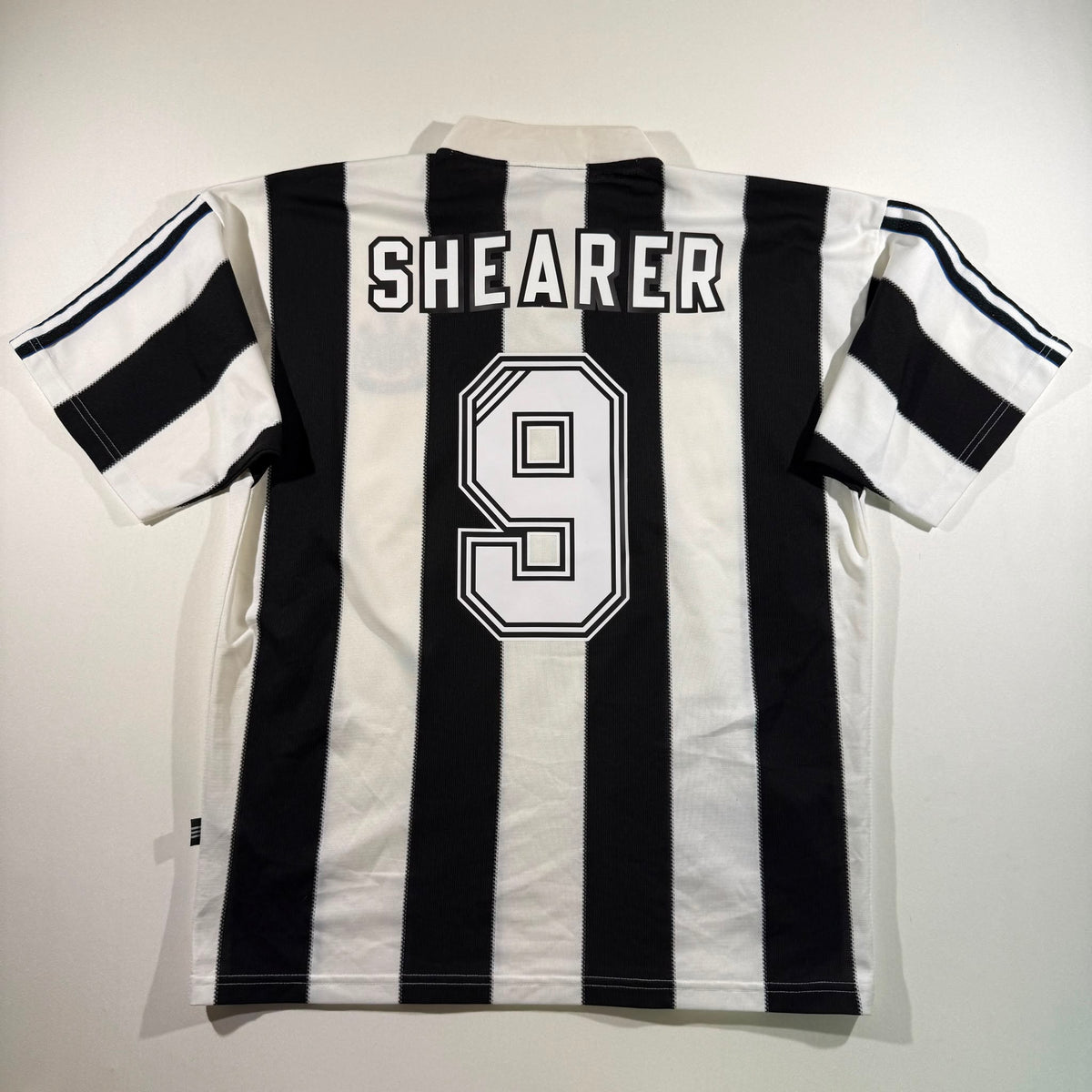 Newcastle 1995/96 home #9 Alan Shearer (L)