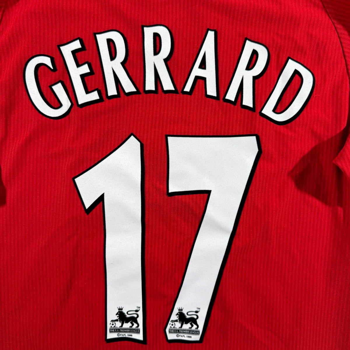 Liverpool 2002-04 home #17 Steven Gerrard (S)